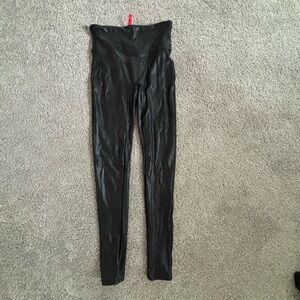 Spanx black faux leather leggings
Small- 12 inch stretchy waist & 34 inch length